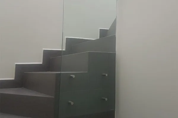 Barandal de aluminio escalera diseño 4