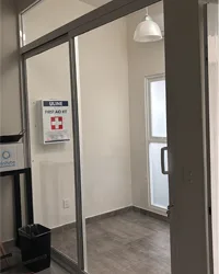 Puerta corrediza de aluminio para interiores